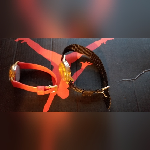 Snoopy United Features swiss Watch & Mickey Mouse Registered Edition Swiss Watch - Picture 4 of 9